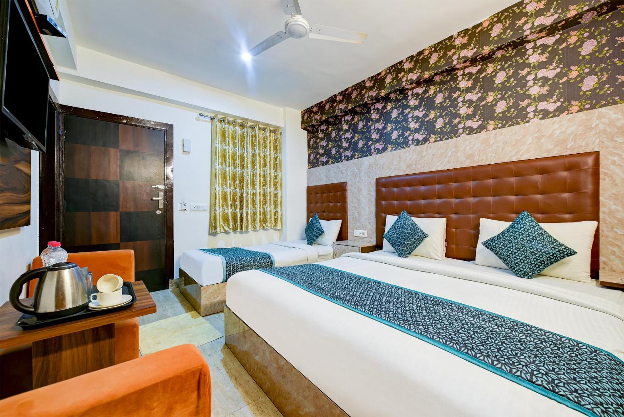 Hotel Skywood At Airport New Delhi Exterior photo