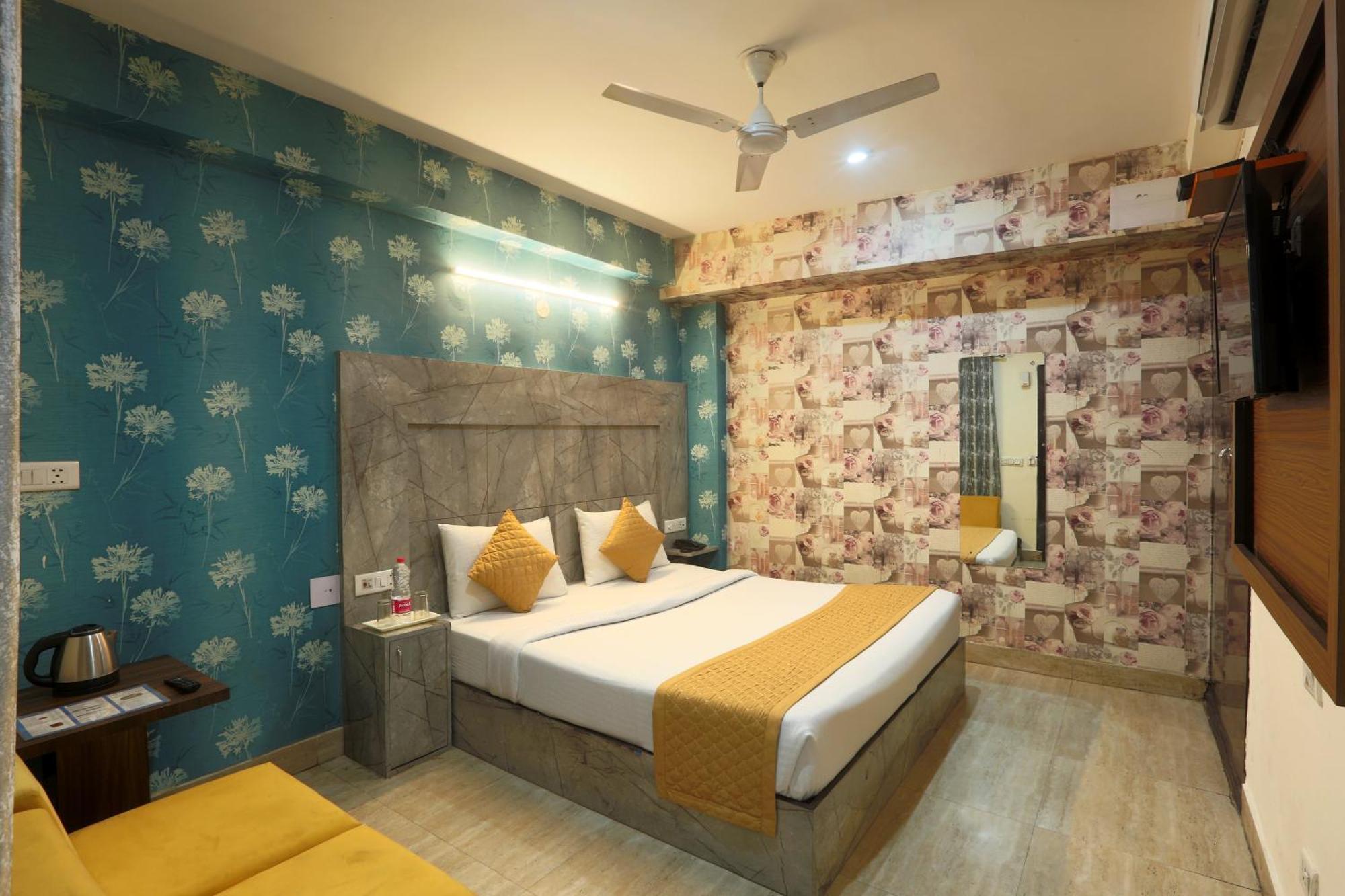 Hotel Skywood At Airport New Delhi Exterior photo