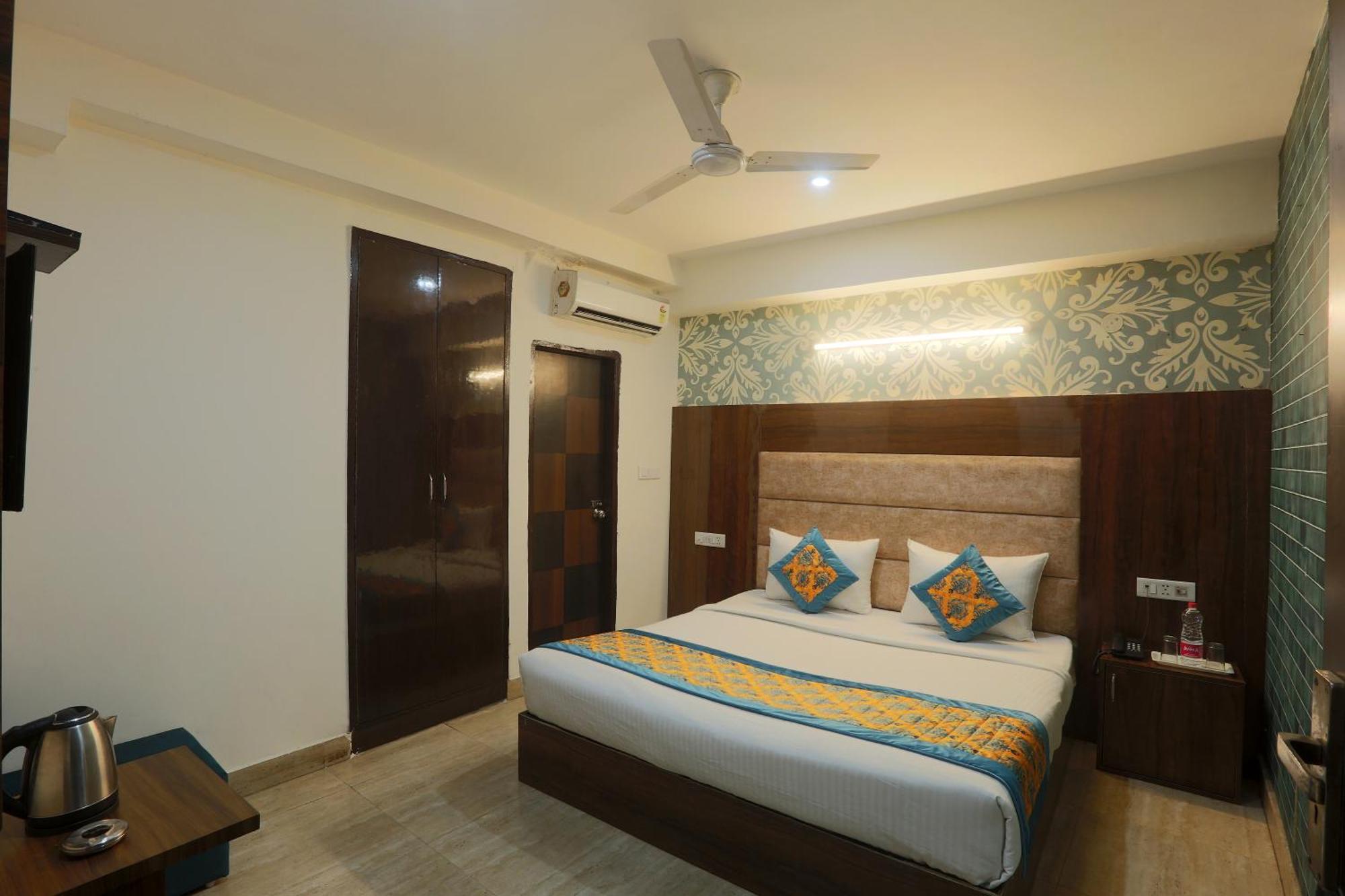 Hotel Skywood At Airport New Delhi Exterior photo