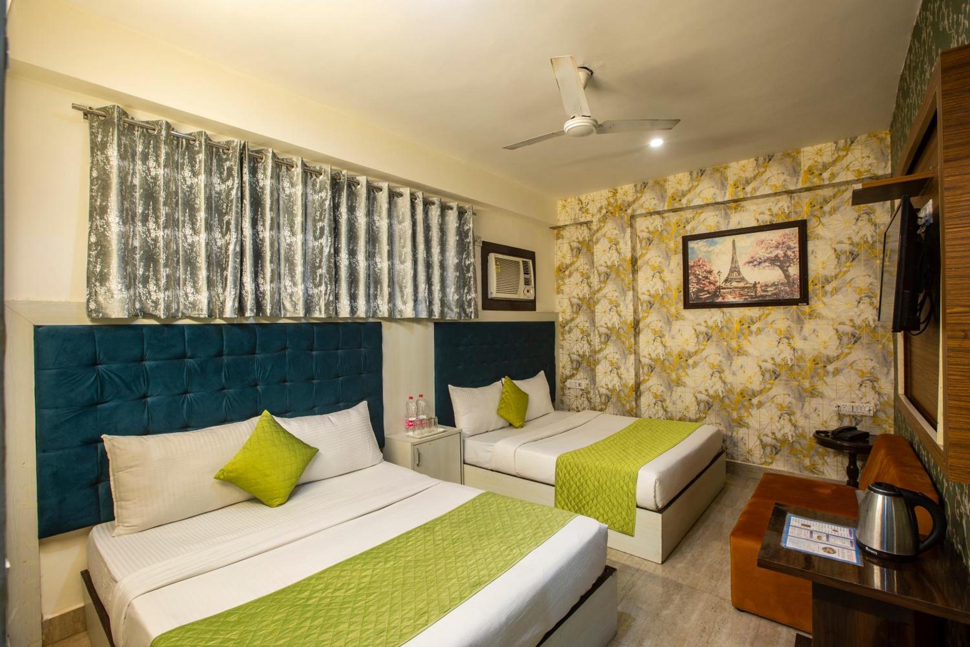Hotel Skywood At Airport New Delhi Exterior photo